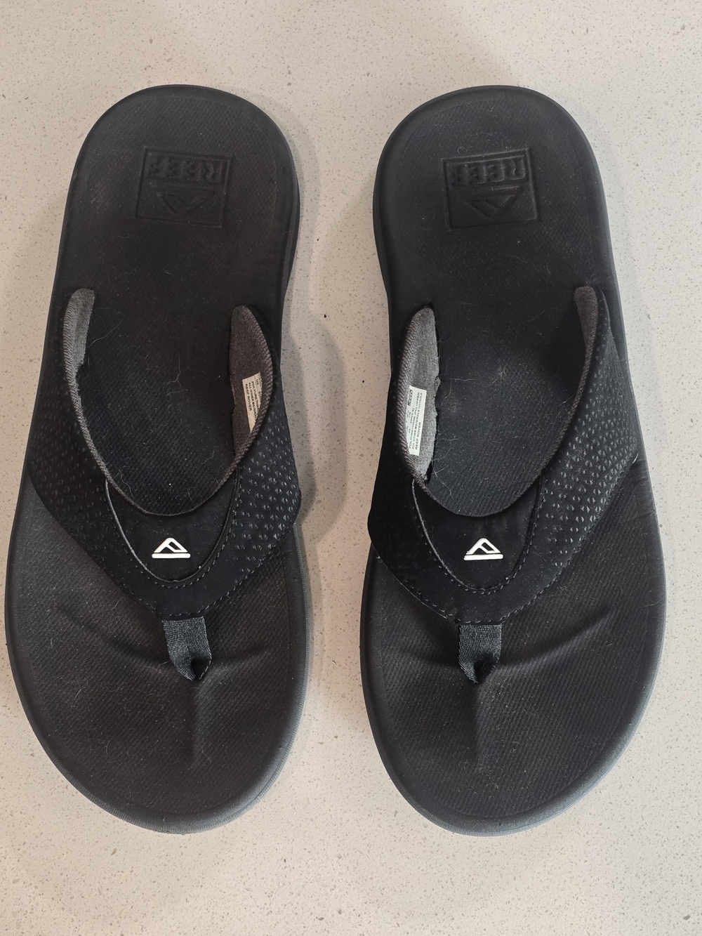 Reef Black Embossed Logo Flip-Flops - Picture 2 of 6